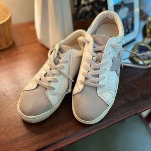 Vintage Havana women’s sneakers, EUC, size 8 white, gray with gold accents